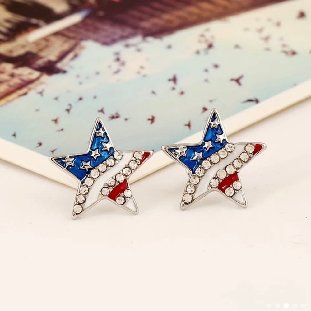 Star shaped American flag 🇺🇸 with Stars and Stripes earrings